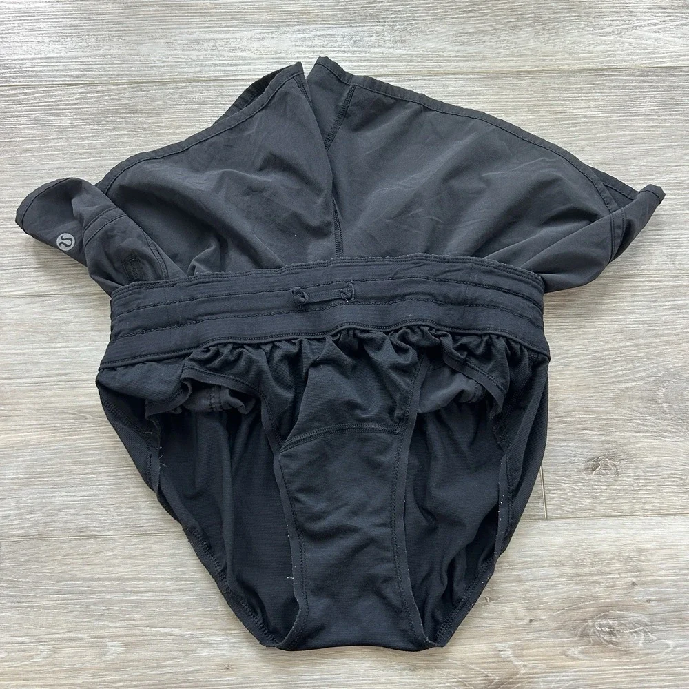 Lululemon Size 8 Tracker Short V 4